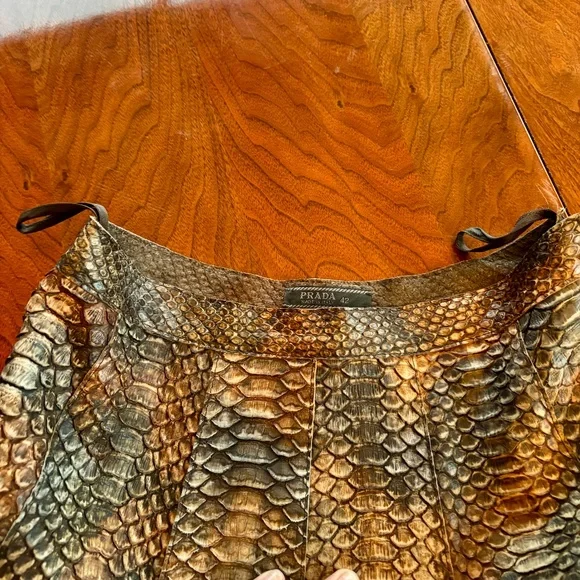 Prada Python A line skirt in size 42 Euro or 6US - Picture 4 of 7